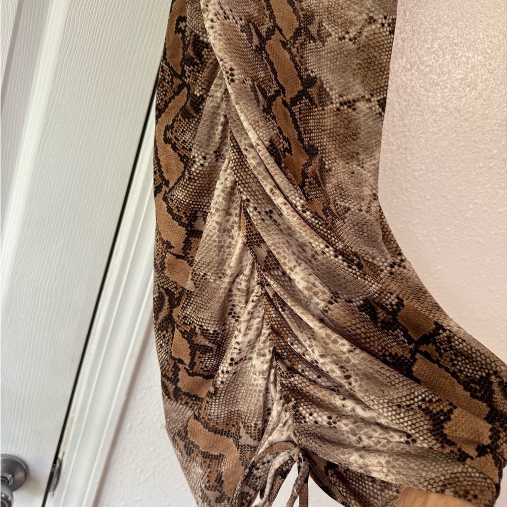 Windsor Snake Print mini Dress - Picture 6 of 12
